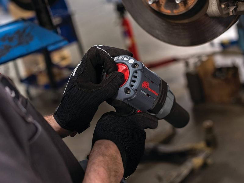 Câu hỏi về máy khoan pin không chổi than